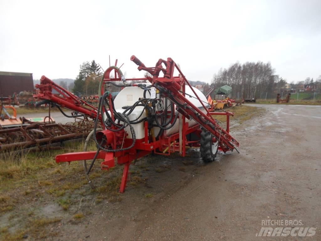 Lindus SPRUTA 2400L Причіпні обприскувачі