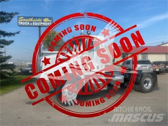 Peterbilt 335 Тягачі