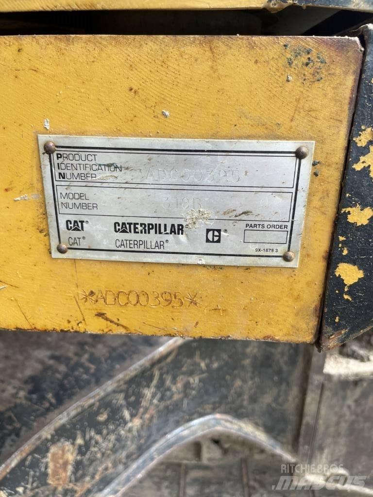 CAT 318 B L Гусеничні екскаватори