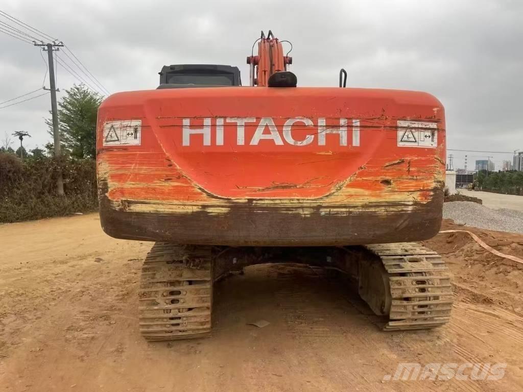 Hitachi ZX 200 Гусеничні екскаватори