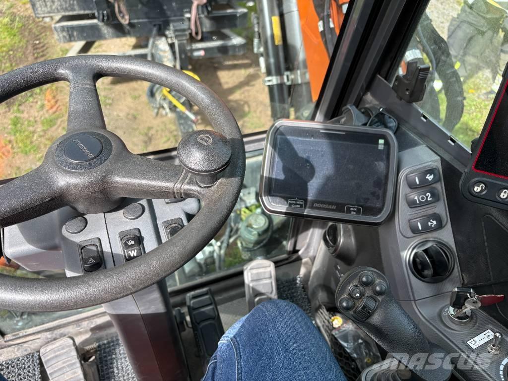 Develon DX 100 W-7 Колісні екскаватори