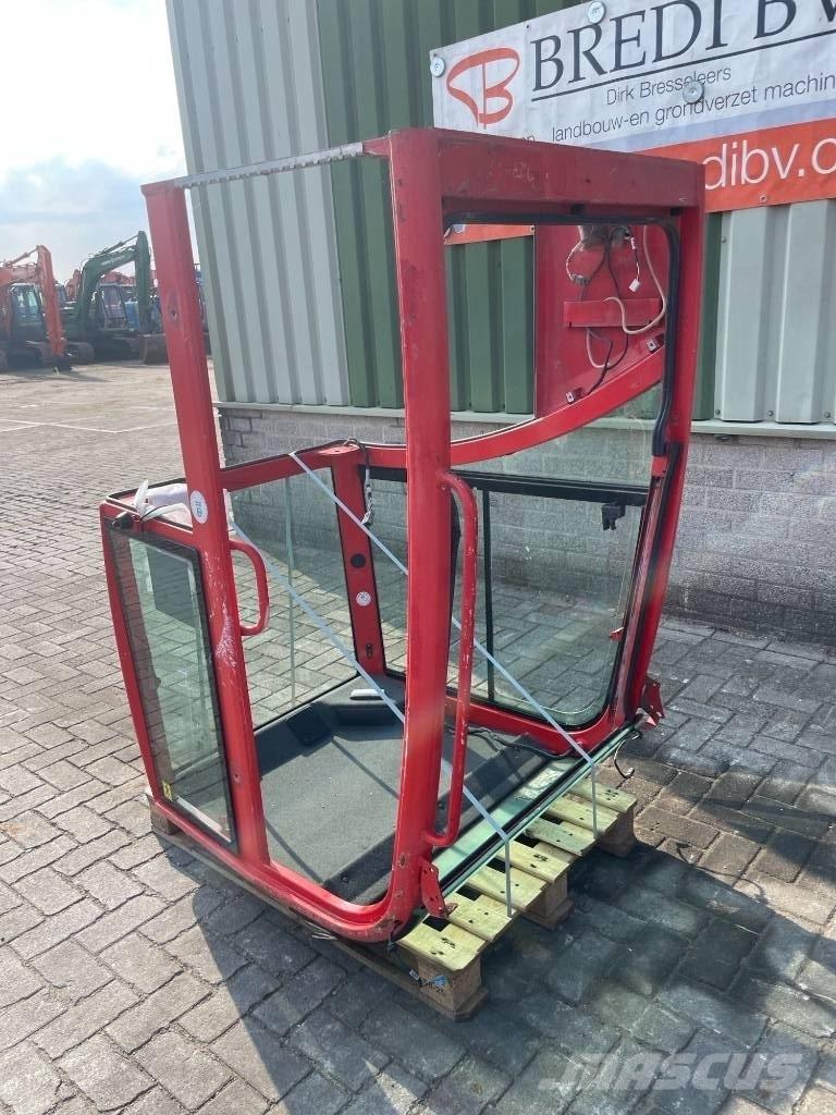 Volvo ECR25D Кабіна