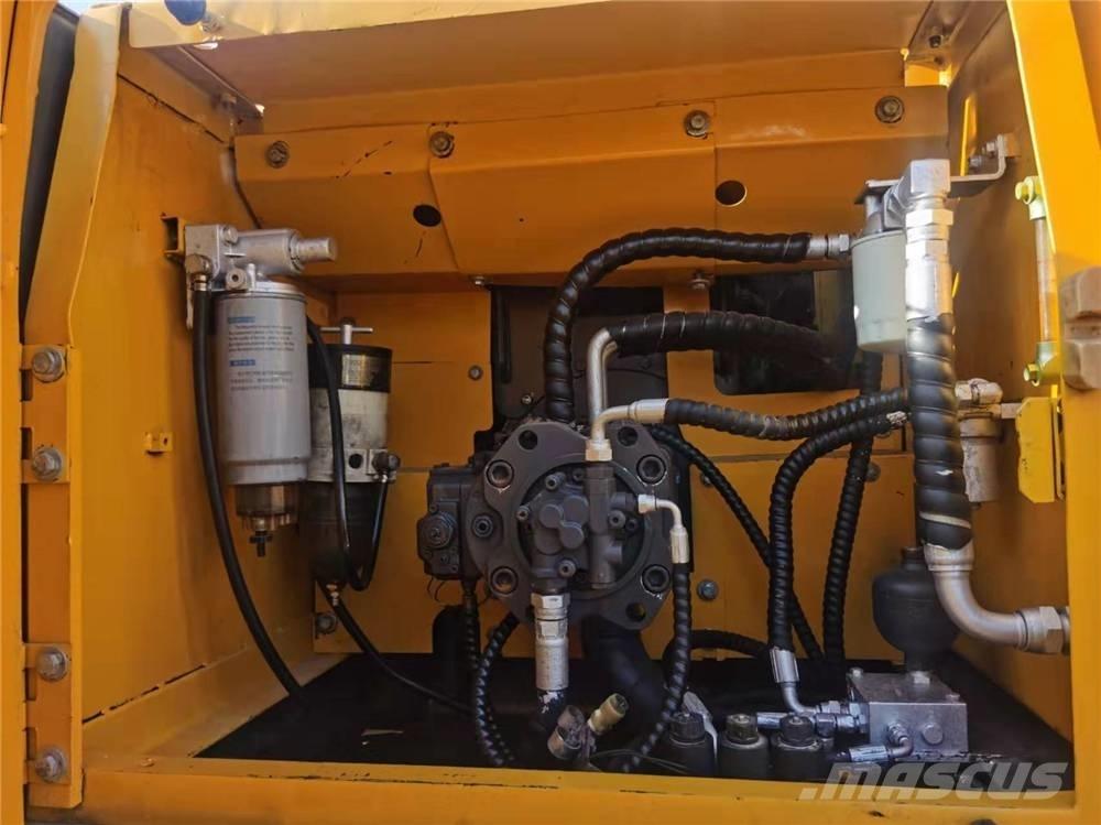 Volvo EC210B Гусеничні екскаватори