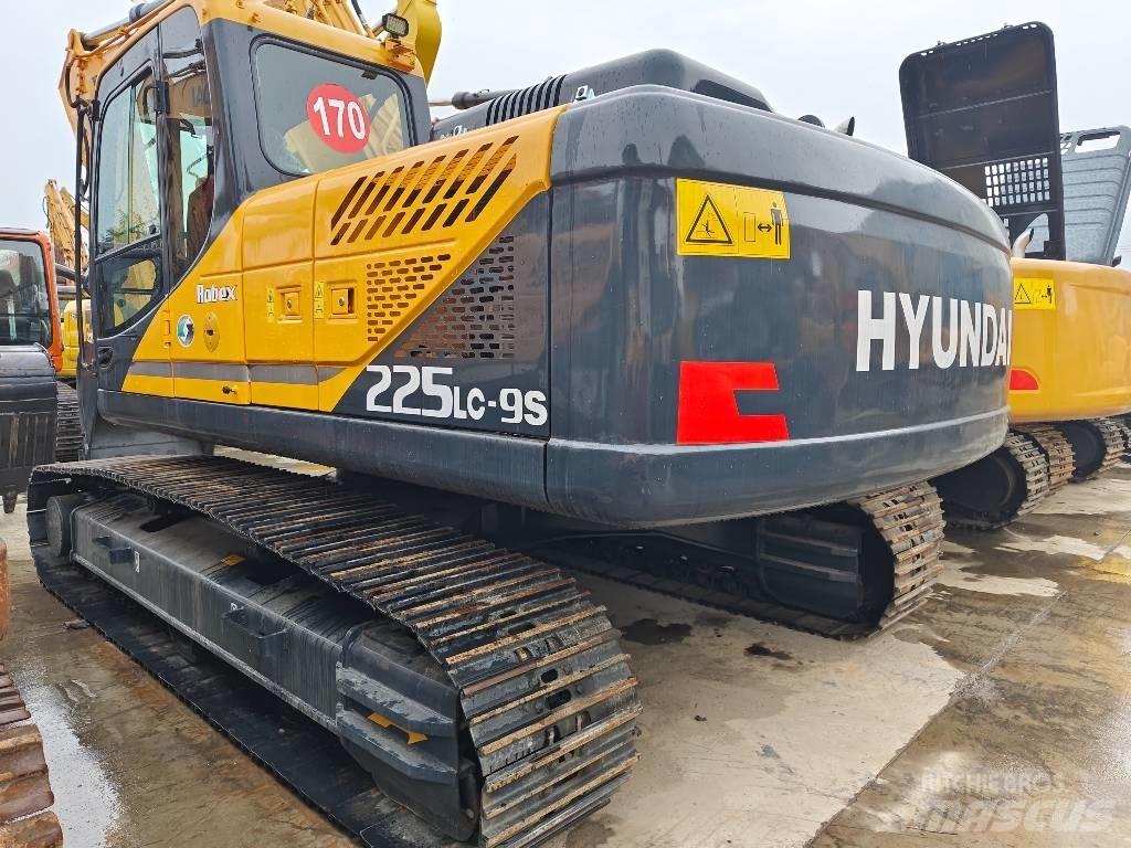 Hyundai R225LC-9S Гусеничні екскаватори
