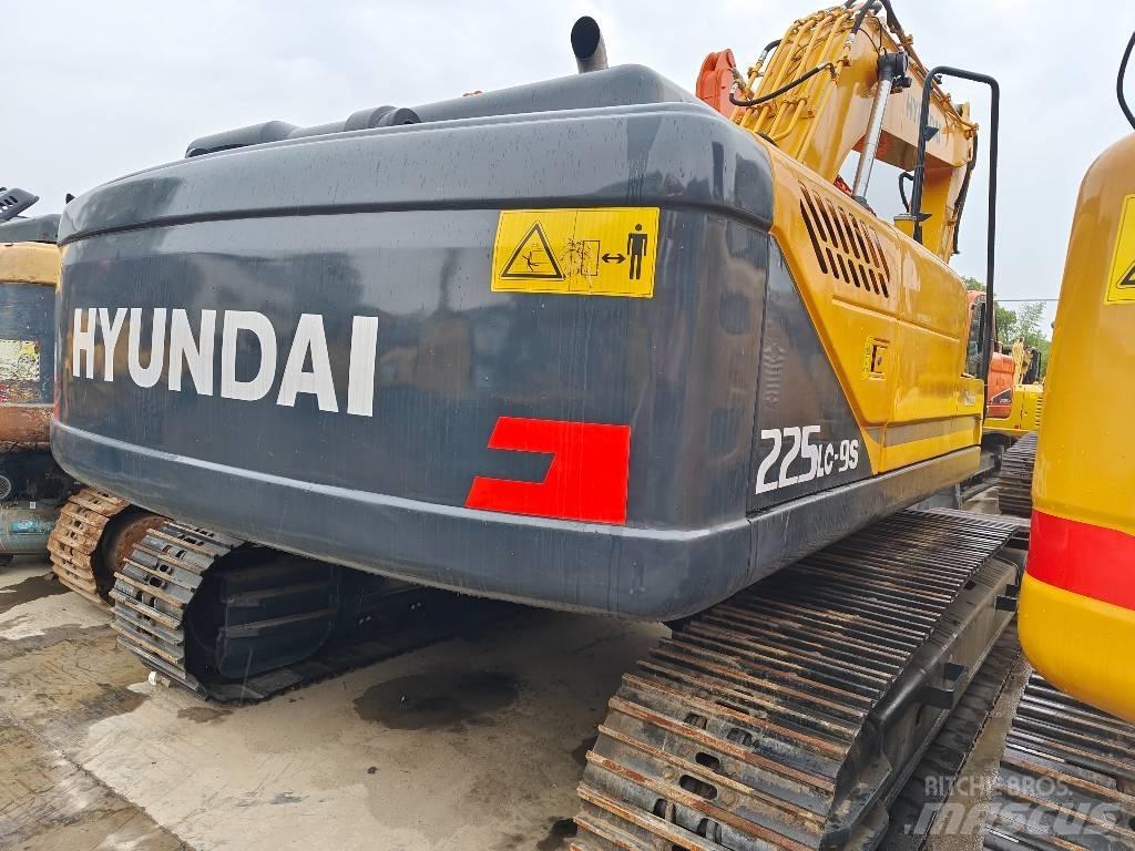 Hyundai R225LC-9S Гусеничні екскаватори