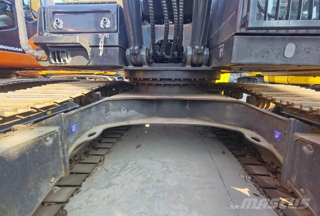 Volvo EC 220 DL Гусеничні екскаватори