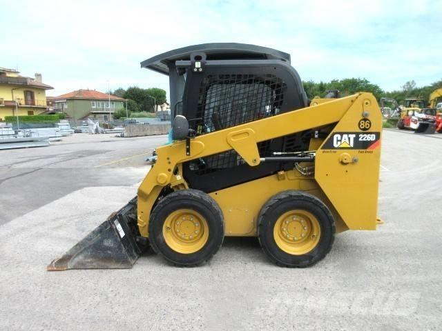 CAT 226 D Міні-навантажувачі