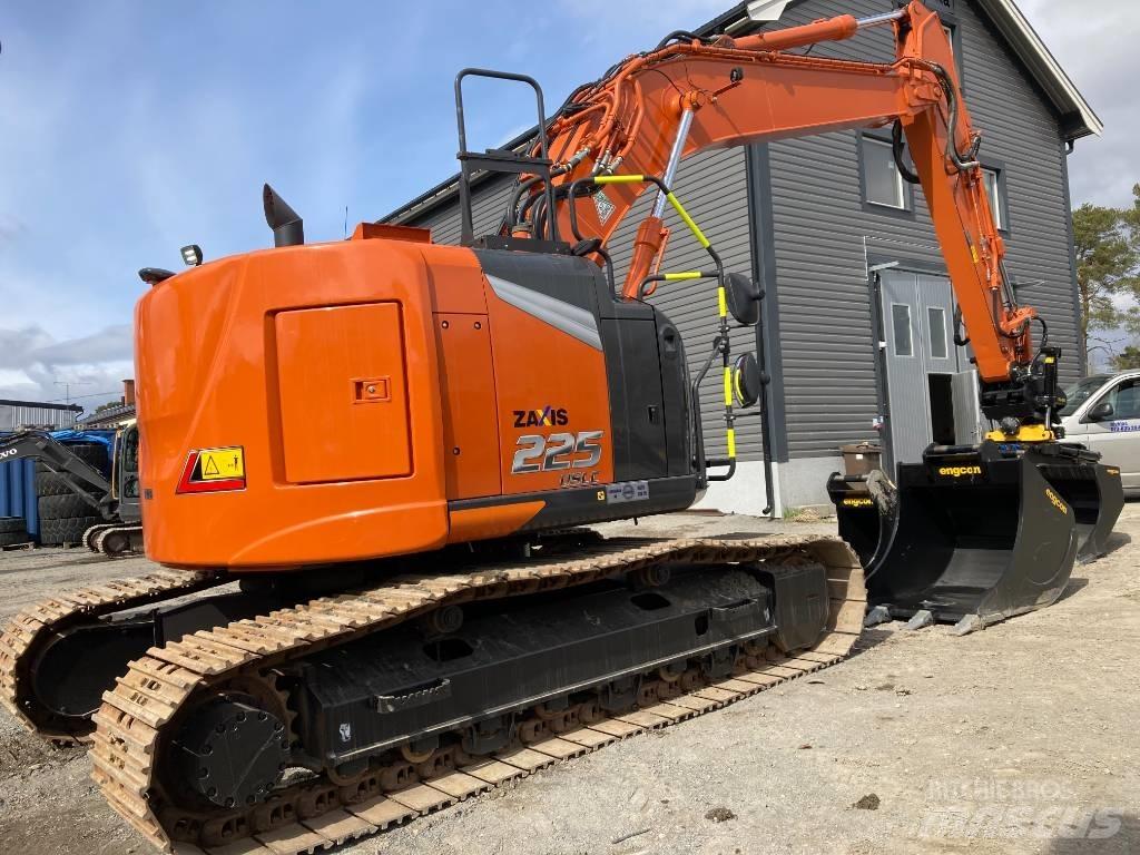 Hitachi ZX 225 US LC Гусеничні екскаватори