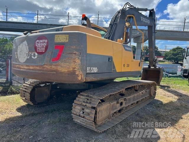 Volvo EC 220 DL Гусеничні екскаватори