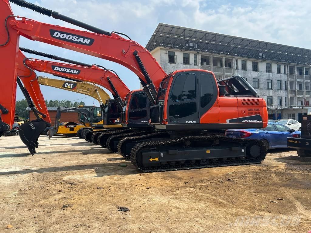 Doosan DX 225 LC Гусеничні екскаватори