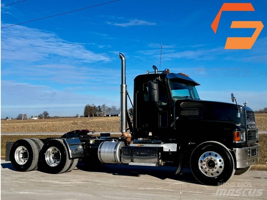 Mack Pinnacle Тягачі