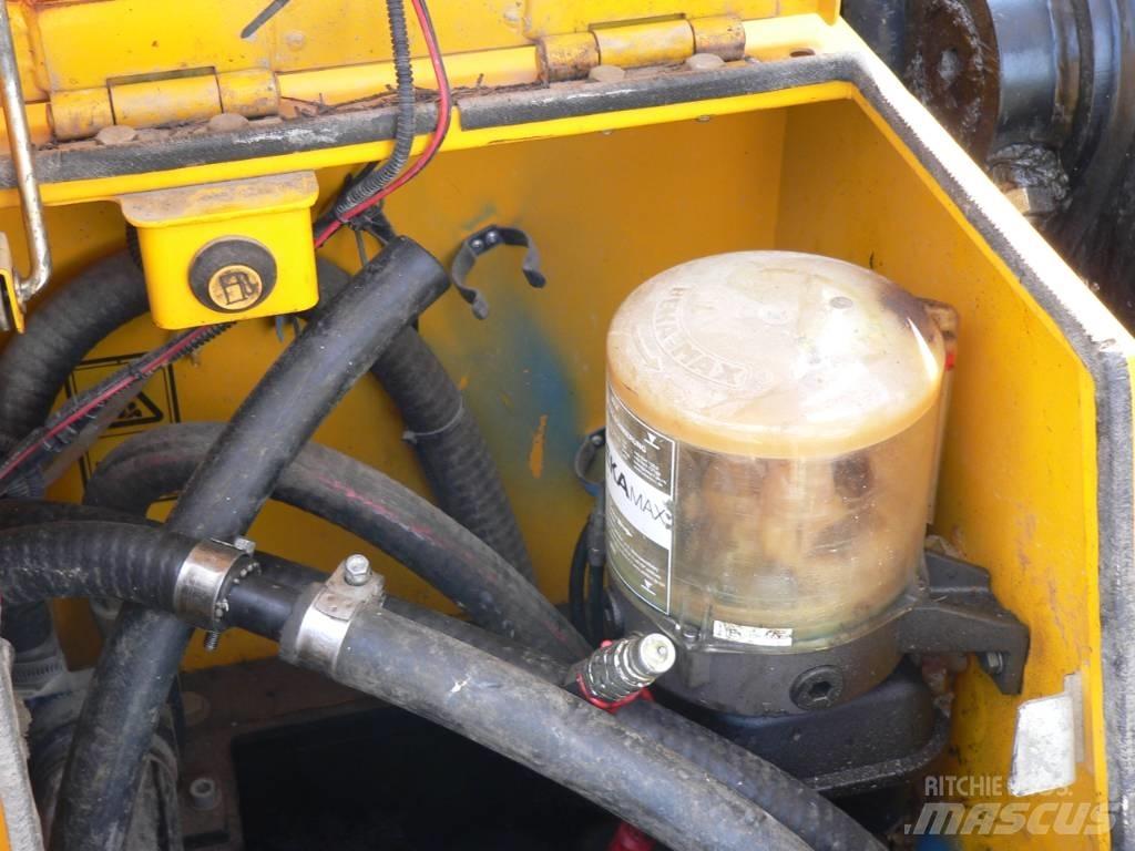 JCB JS 131LC+ Гусеничні екскаватори