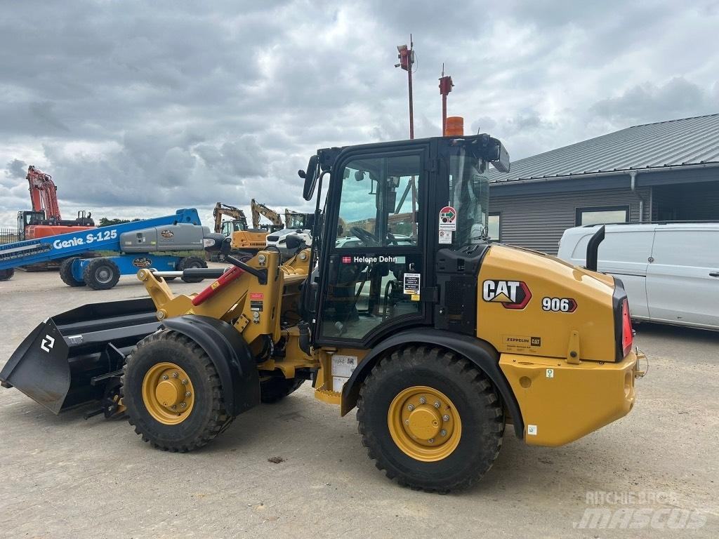 CAT 906 Фронтальні навантажувачі