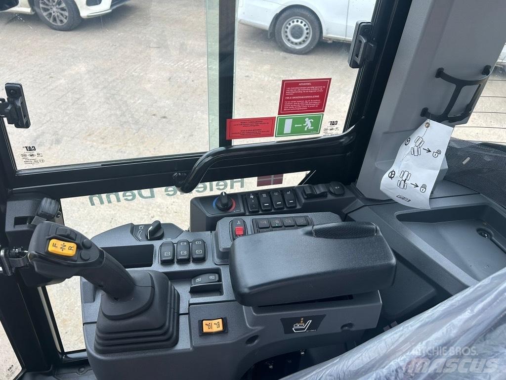 CAT 906 Фронтальні навантажувачі