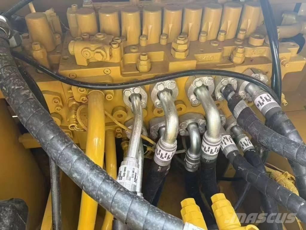 CAT 323GC Гусеничні екскаватори