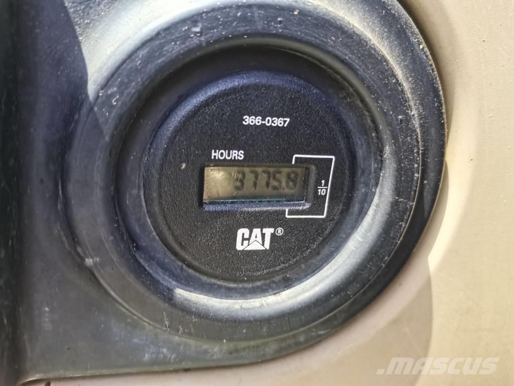 CAT 320 C L Гусеничні екскаватори