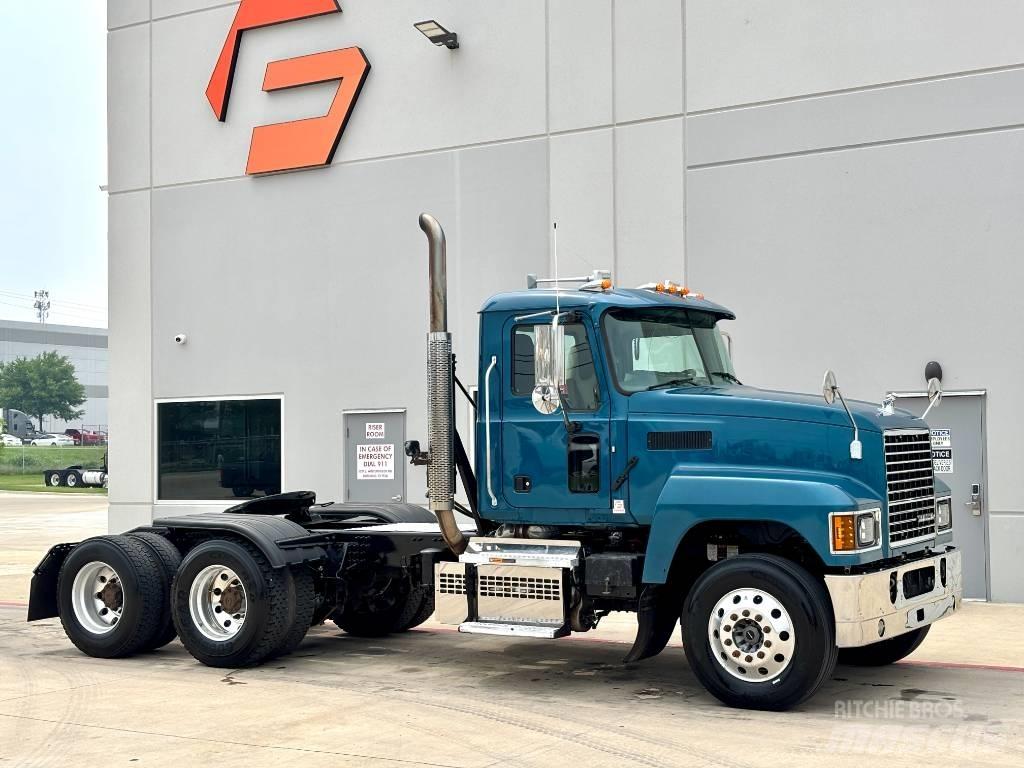 Mack Pinnacle Тягачі