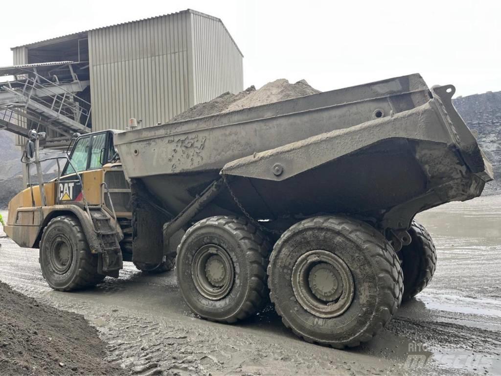 CAT 730 C Зчленовані самоскиди