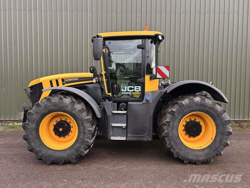 JCB Fastrac 4220 Трактори