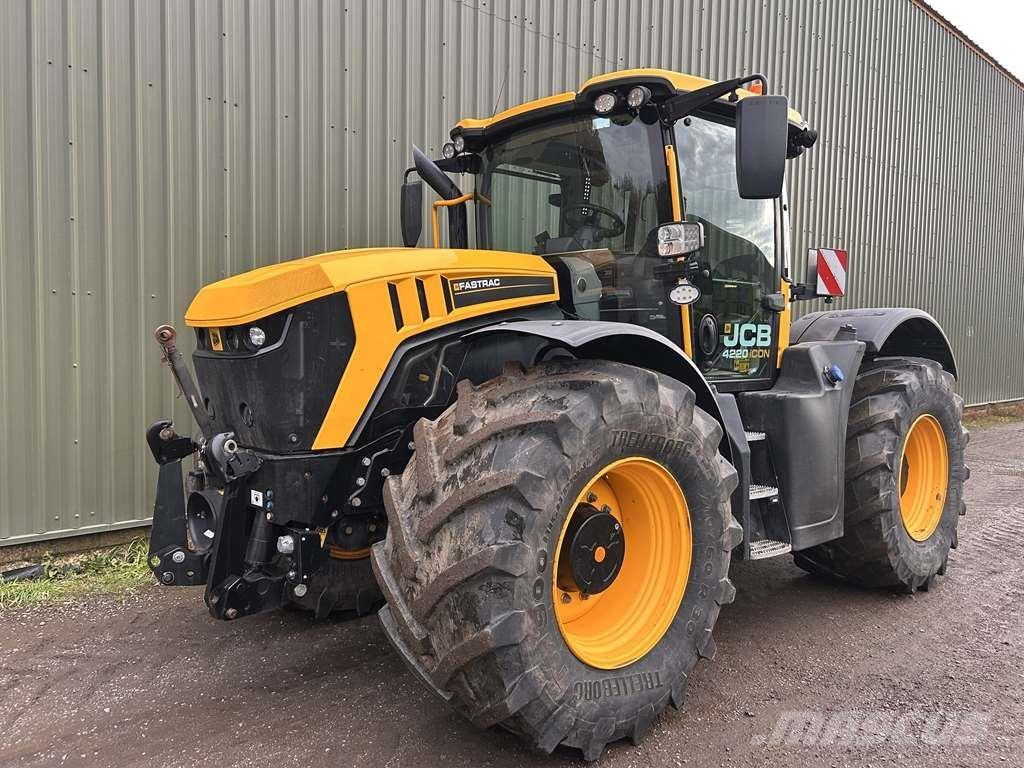 JCB Fastrac 4220 Трактори