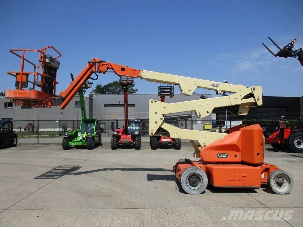 JLG E400 AJPN (687) Компактні самохідні стрілові підйомники