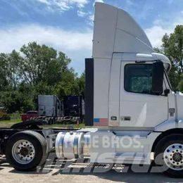 Volvo VNL 64T200 Тягачі