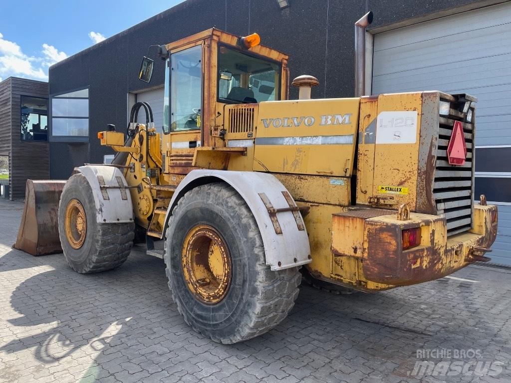 Volvo L120B Фронтальні навантажувачі