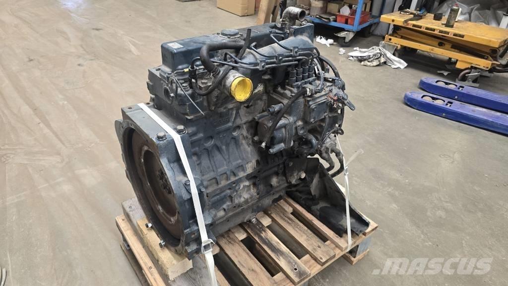 Kubota V 2403 Двигуни