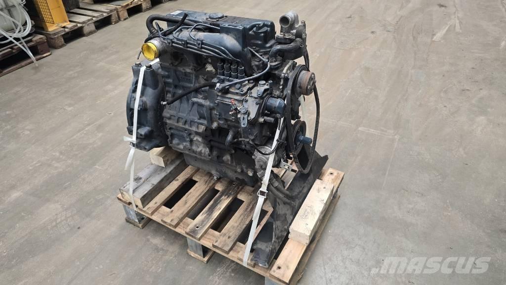 Kubota V 2403 Двигуни