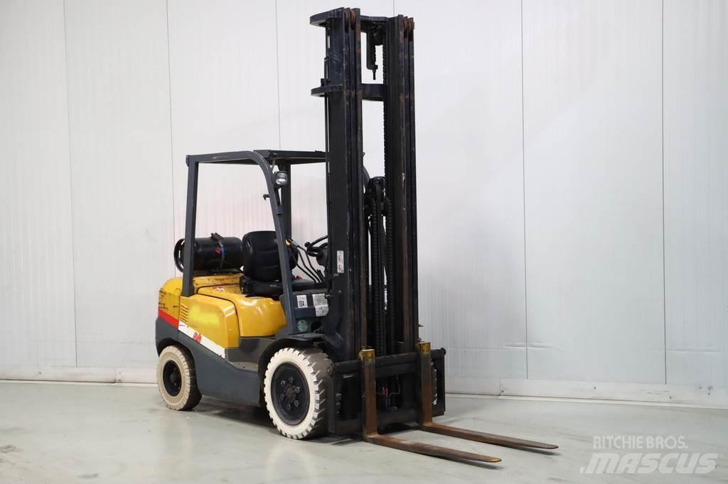 TCM FG30T3 Газові навантажувачі