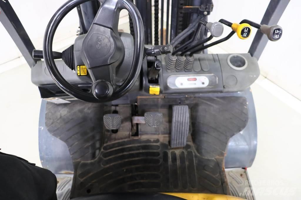 TCM FG30T3 Газові навантажувачі
