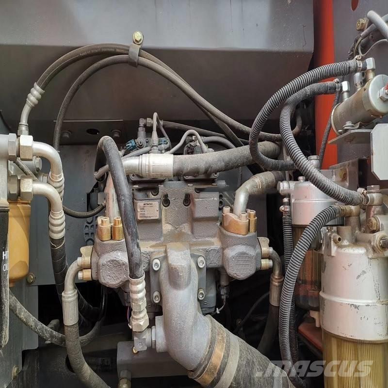 Hitachi zx200 Гусеничні екскаватори