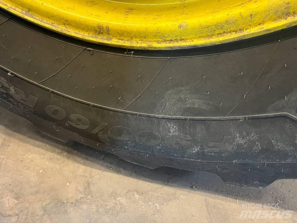 John Deere X9 1000 Зернозбиральні комбайни