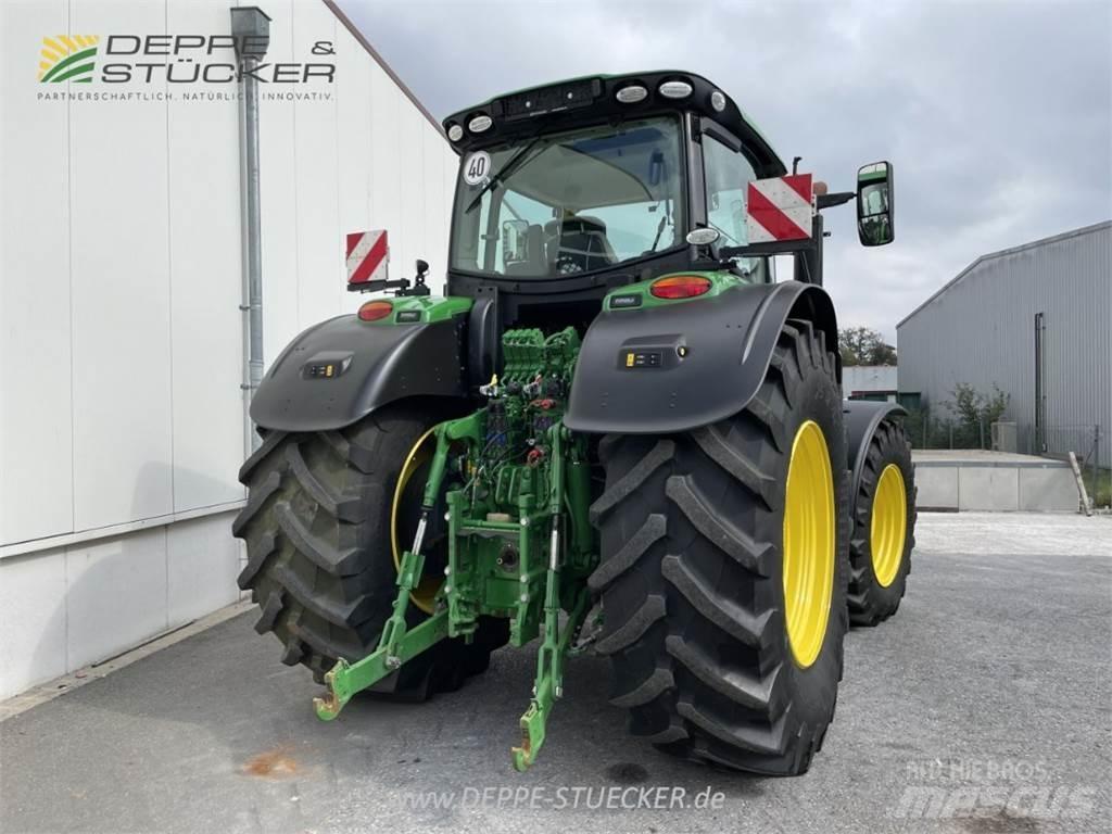 John Deere 6230R Трактори