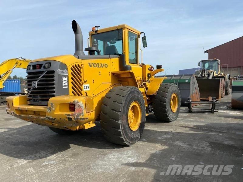 Volvo L 120 E Фронтальні навантажувачі