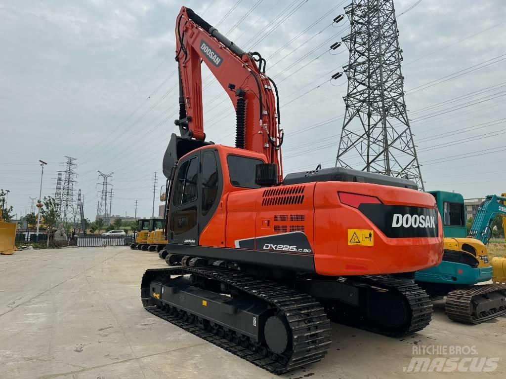 Doosan DX 225 LC-9C Гусеничні екскаватори