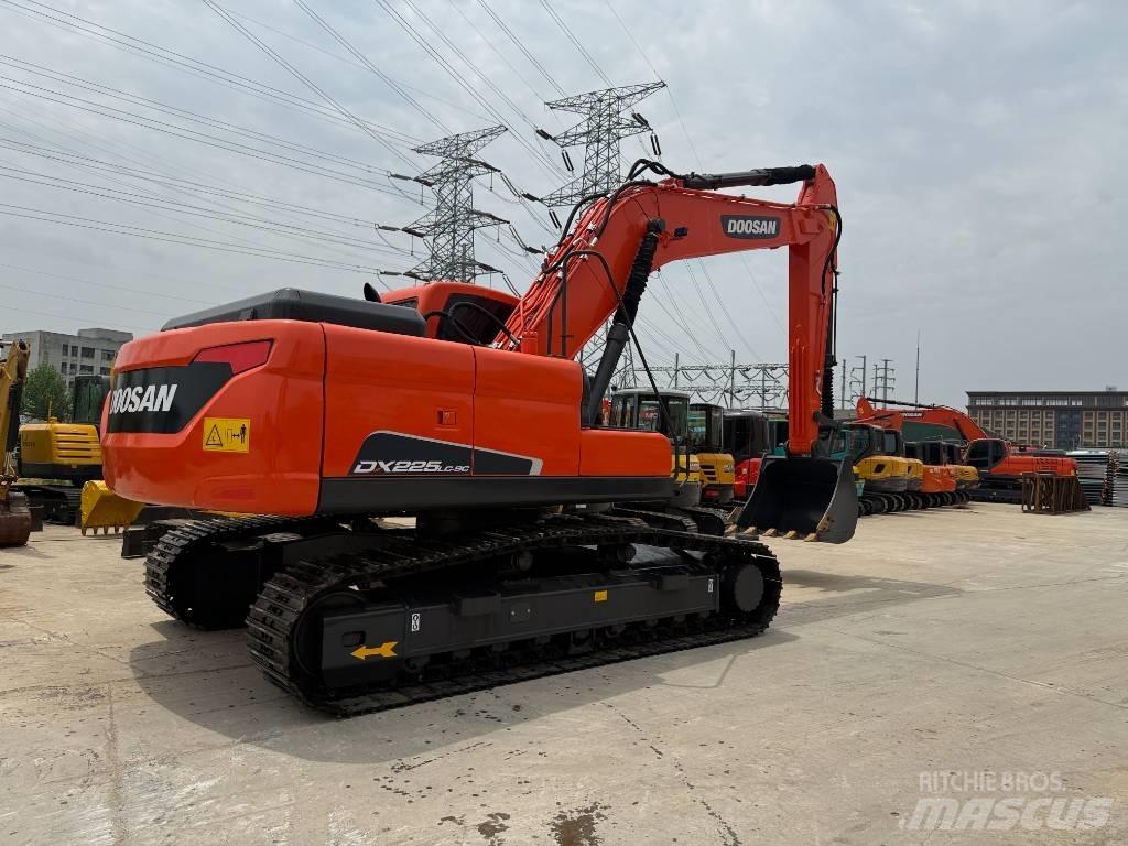 Doosan DX 225 LC-9C Гусеничні екскаватори