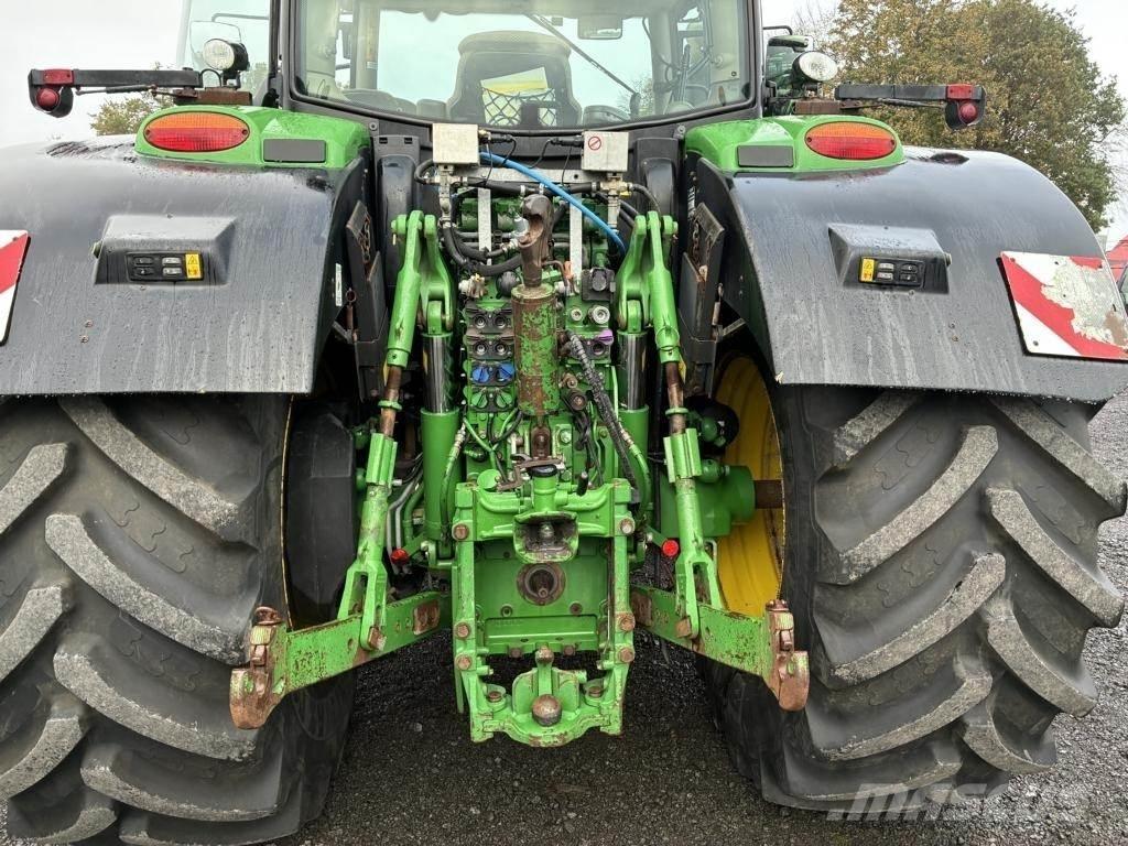John Deere 6215R Трактори