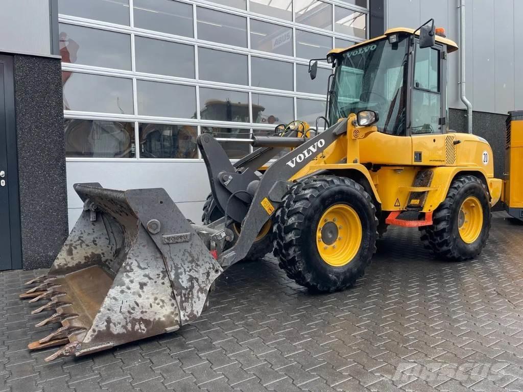 Volvo L30G Фронтальні навантажувачі