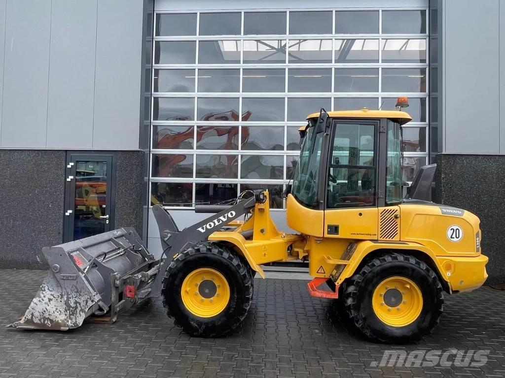 Volvo L30G Фронтальні навантажувачі