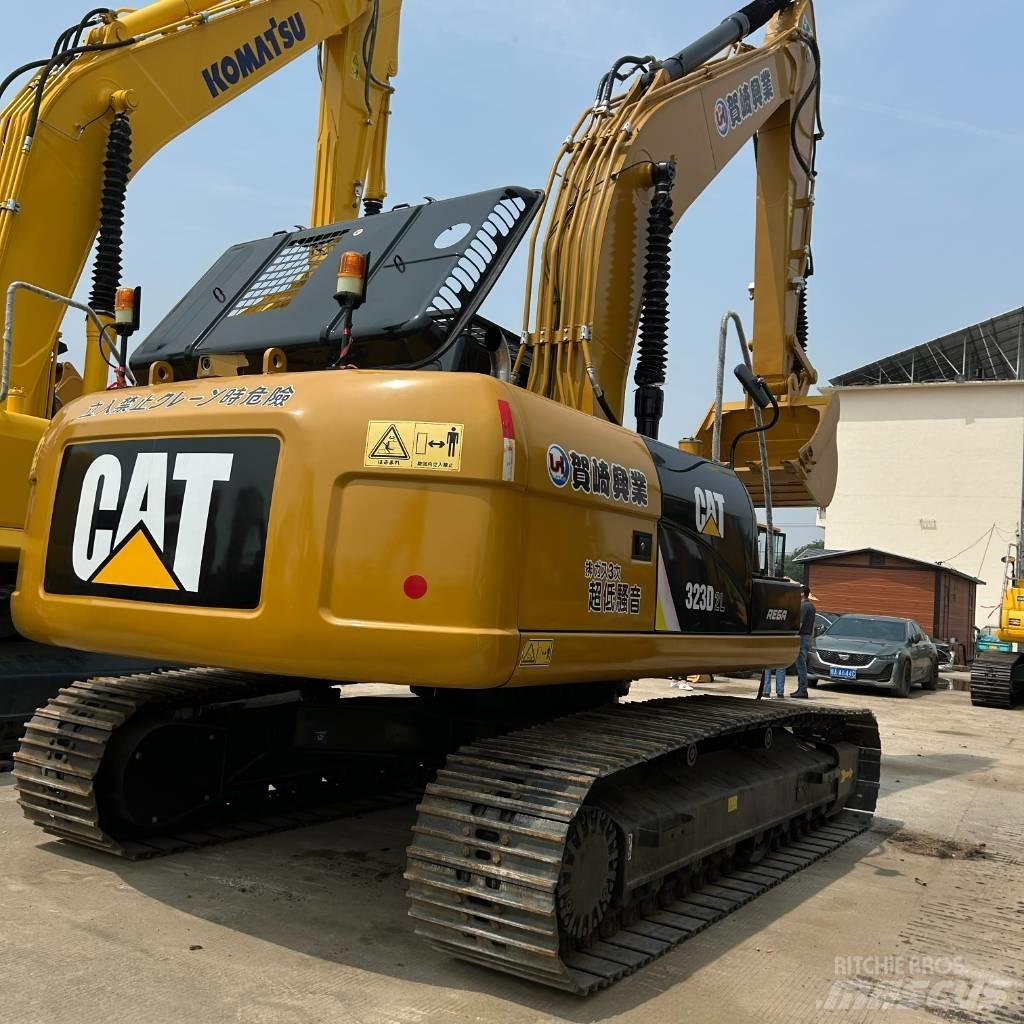 CAT 323D2L Гусеничні екскаватори