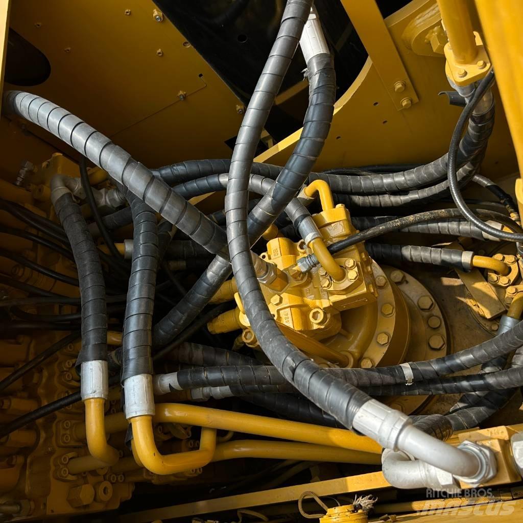 CAT 323D2L Гусеничні екскаватори