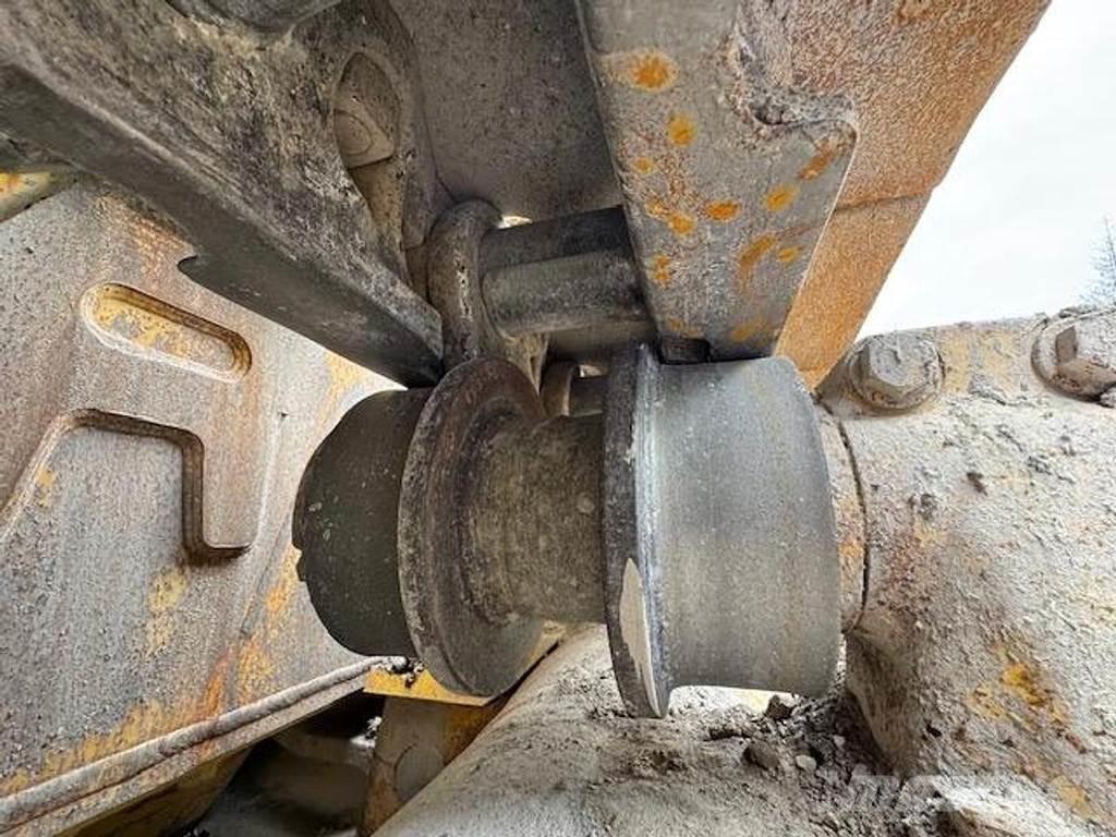 Komatsu D375A-8 Гусеничні бульдозери
