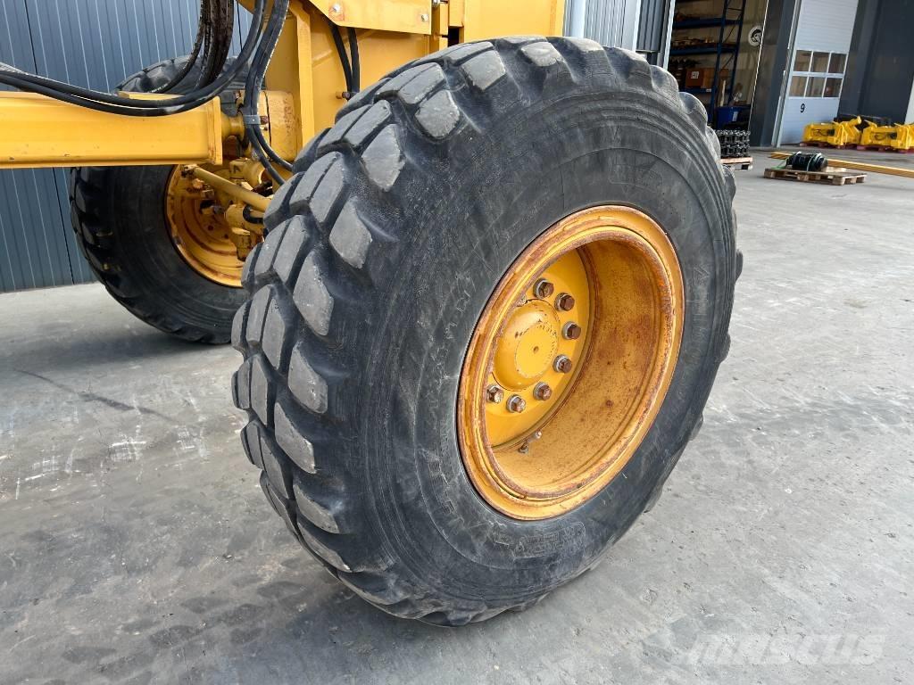 CAT 140K Грейдери