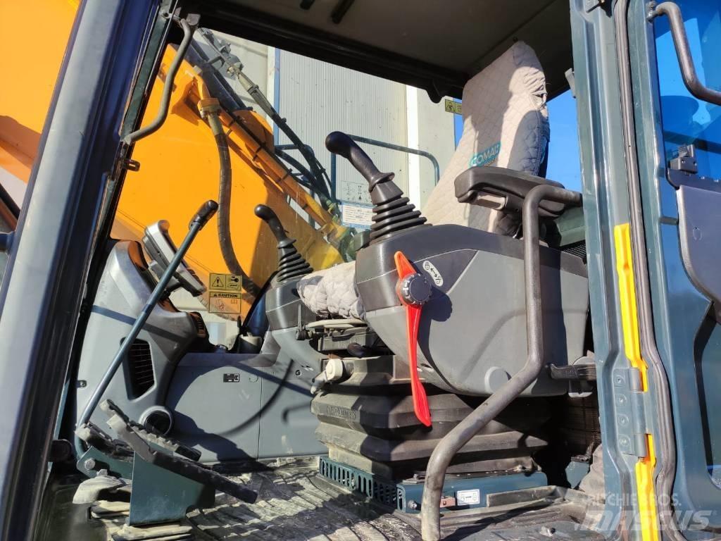 Hyundai HX220NL Гусеничні екскаватори