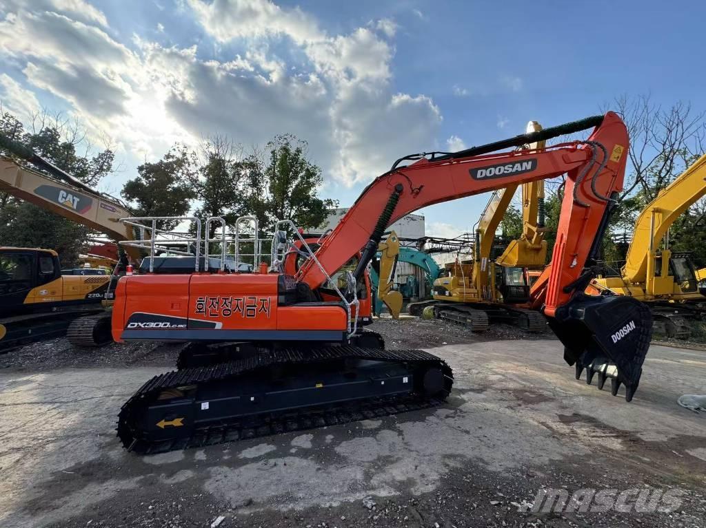 Doosan DX300 Гусеничні екскаватори