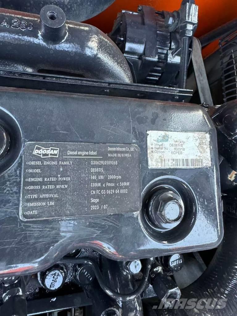 Doosan DX300 Гусеничні екскаватори