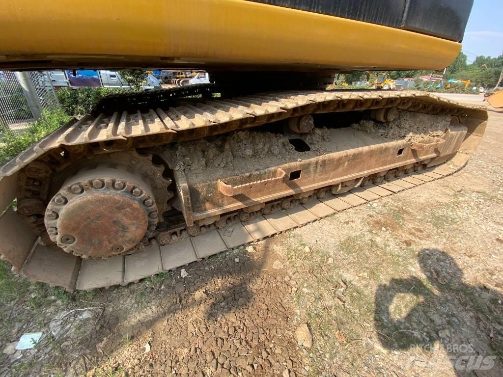 CAT 324D Гусеничні екскаватори