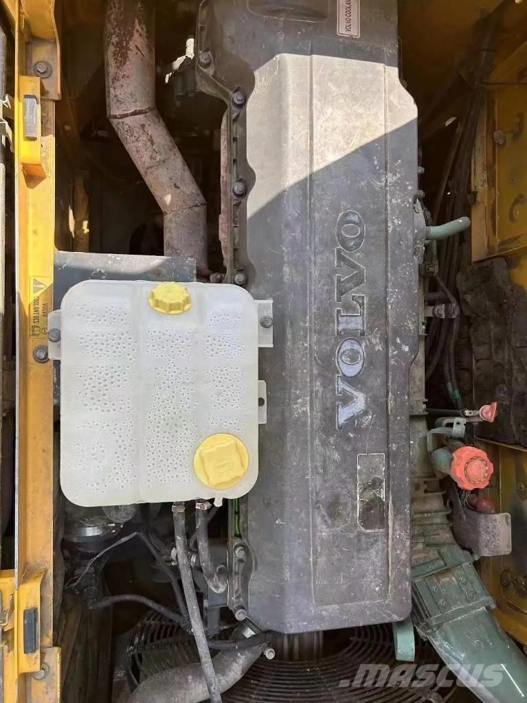 Volvo EC480D Гусеничні екскаватори