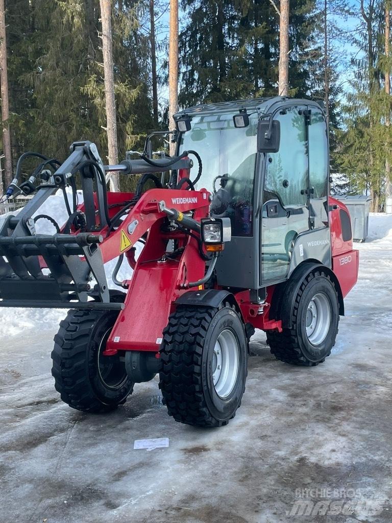Weidemann 1380 Багатофункціональне обладнання для вантажних і землекопальних робіт